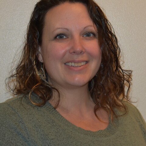 Headshot of Kelly Guay from Ahlstrom